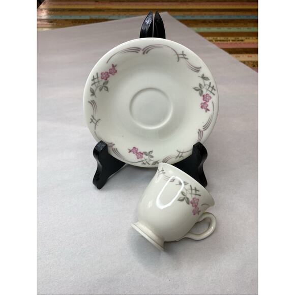 Vintage Castleton Belrose Demitasse Tea Cup & Saucer Floral Roses 2 PCs - Picture 4 of 10